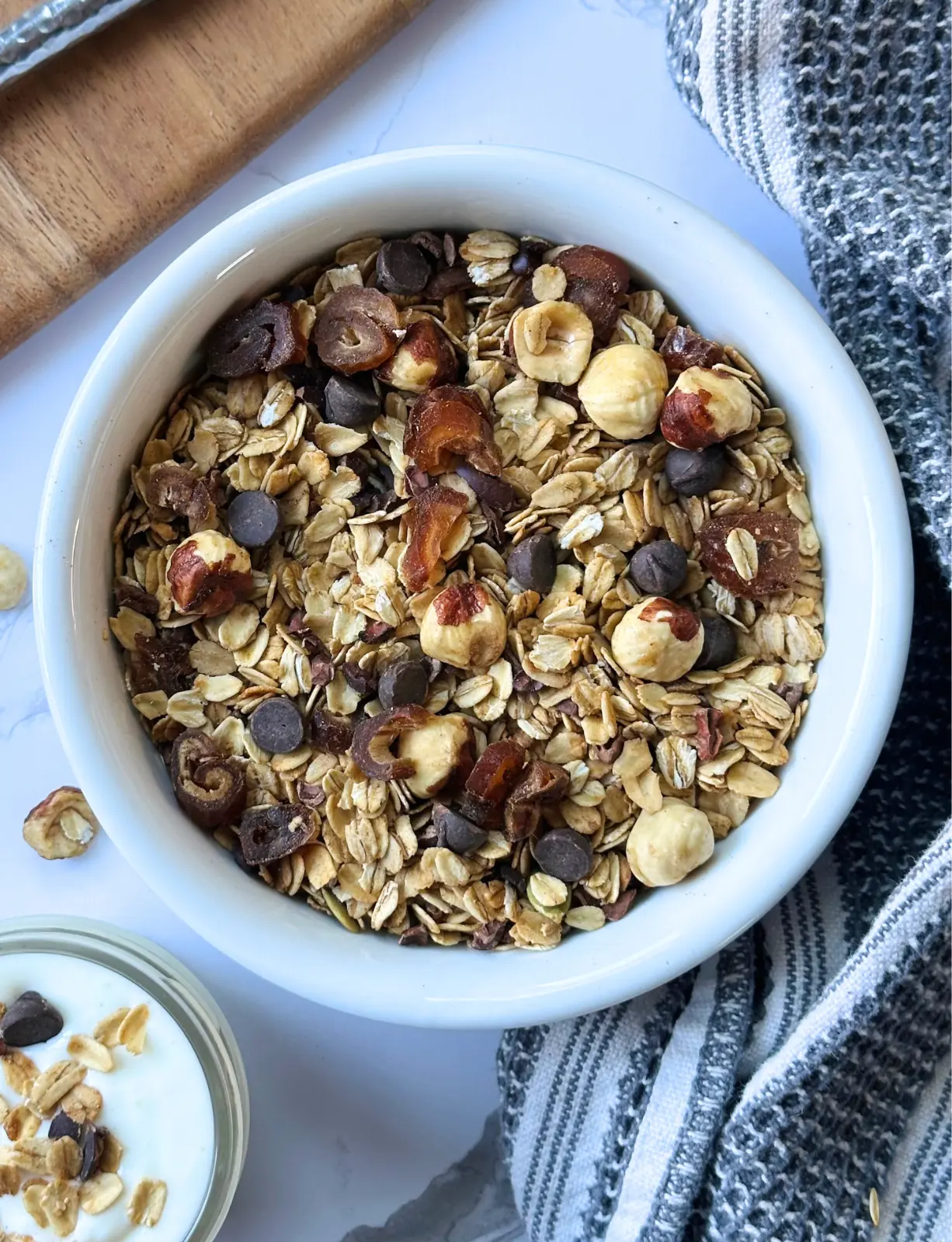 homemade chocolate chip granola, chocolate chip granola recipe, healthy granola recipe, chocolate granola recipe, granola, muesli, hazelnut granola, chocolate chip granola, dried fruit breakfast